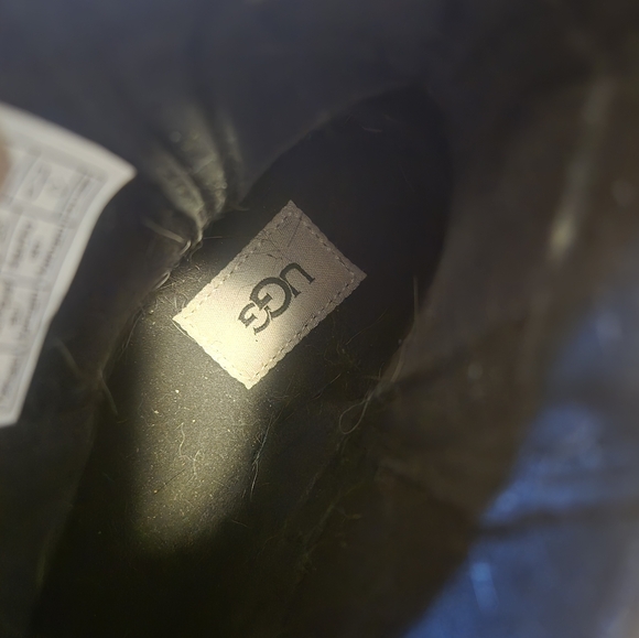 Size 9 waterproof Uggs - Picture 3 of 7